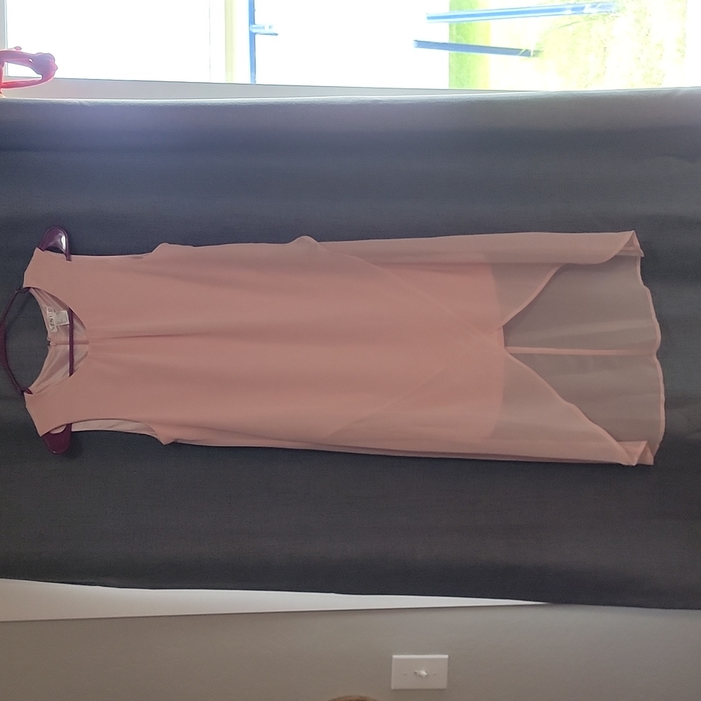 sz 6 venus brand dress.  baby pink. Excellent condition.